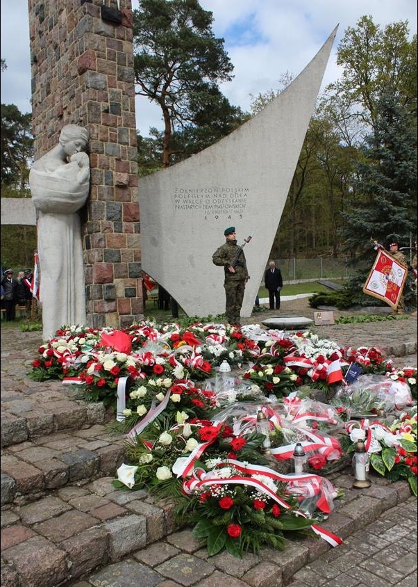 Zdjęcie: Uroczyste obchody 79. rocznicy forsowania Odry