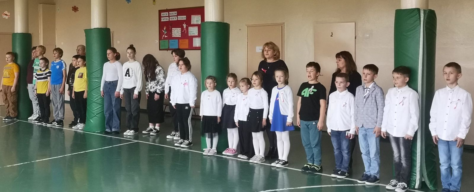 Zdjęcie: ,,Szkoła do hymnu